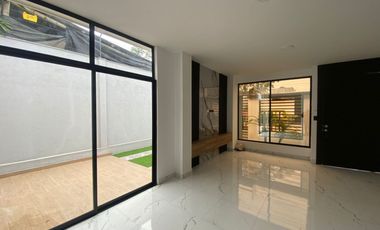 VENTA DE CASA FRENTE DE AZOGAN