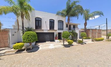 CASA EN VENTA EN LOS GRANADOS, ACATLÁN DE JUÁREZ, JALISCO.