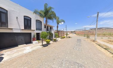 CASA EN VENTA EN LOS GRANADOS, ACATLÁN DE JUÁREZ, JALISCO.