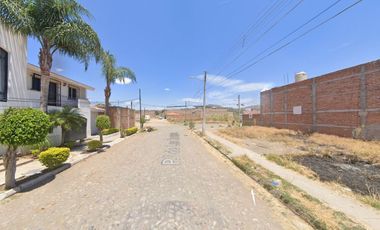 CASA EN VENTA EN LOS GRANADOS, ACATLÁN DE JUÁREZ, JALISCO.