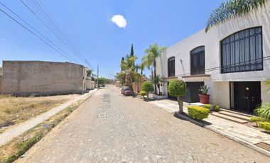 CASA EN VENTA EN LOS GRANADOS, ACATLÁN DE JUÁREZ, JALISCO.