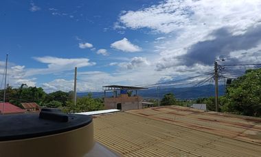 Una casa sencilla pero tuya, en una zona fresca y con aire puro, para que vivas a tu manera y en paz.