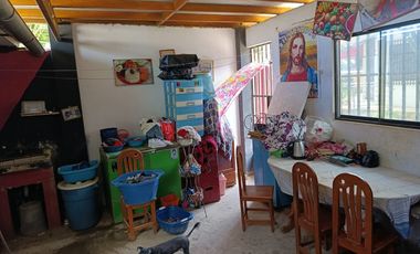 Una casa sencilla pero tuya, en una zona fresca y con aire puro, para que vivas a tu manera y en paz.