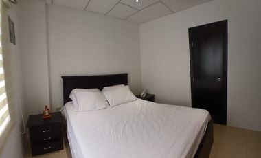 En venta casa de 3 dormitorios amoblada en Salinas.