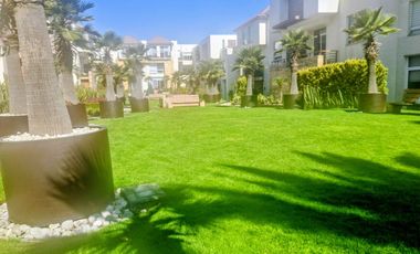 PRECIOSA CASA EN CONDOMINIO EN VENTA RODEADA DE JARDINES