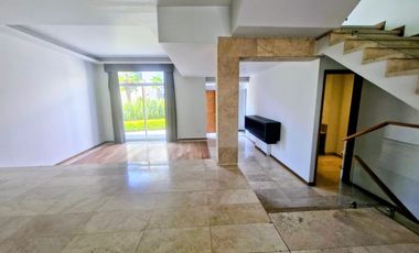 PRECIOSA CASA EN CONDOMINIO EN VENTA RODEADA DE JARDINES