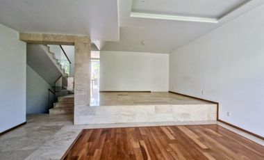PRECIOSA CASA EN CONDOMINIO EN VENTA RODEADA DE JARDINES