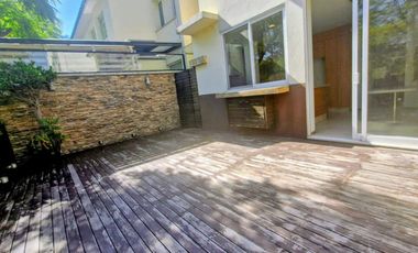 PRECIOSA CASA EN CONDOMINIO EN VENTA RODEADA DE JARDINES