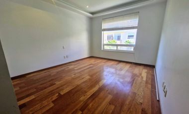 PRECIOSA CASA EN CONDOMINIO EN VENTA RODEADA DE JARDINES