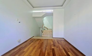 PRECIOSA CASA EN CONDOMINIO EN VENTA RODEADA DE JARDINES