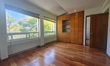 PRECIOSA CASA EN CONDOMINIO EN VENTA RODEADA DE JARDINES