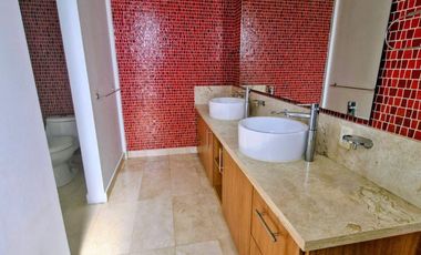 PRECIOSA CASA EN CONDOMINIO EN VENTA RODEADA DE JARDINES