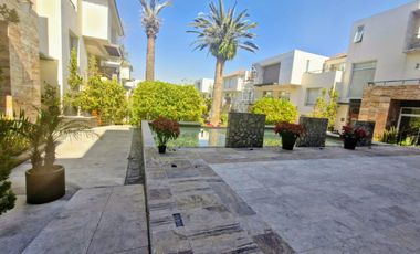 PRECIOSA CASA EN CONDOMINIO EN VENTA RODEADA DE JARDINES