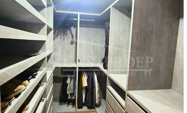 Venta de casa dentro de Urb. en el Norte de Quito