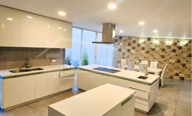 Venta de casa dentro de Urb. en el Norte de Quito