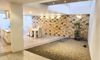 Venta de casa dentro de Urb. en el Norte de Quito