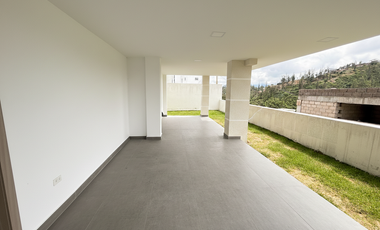 Casa independiente en venta en Nayon, 3 habitaciones + cuarto de entretenimiento