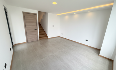 Casa independiente en venta en Nayon, 3 habitaciones + cuarto de entretenimiento