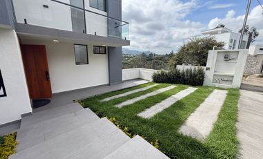 Casa independiente en venta en Nayon, 3 habitaciones + cuarto de entretenimiento