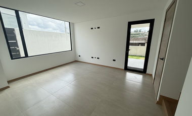 Casa independiente en venta en Nayon, 3 habitaciones + cuarto de entretenimiento