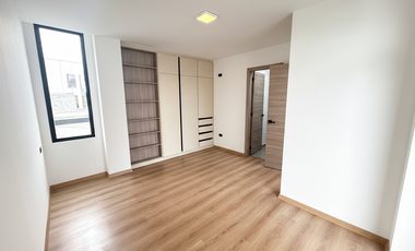 Casa independiente en venta en Nayon, 3 habitaciones + cuarto de entretenimiento