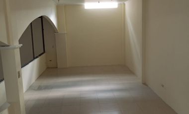 Casa de venta ideal para empresas o profesionales.