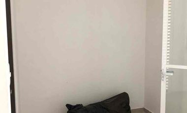 Rento casa en Parque Novara, 3 habitaciones cada una con sus baño.