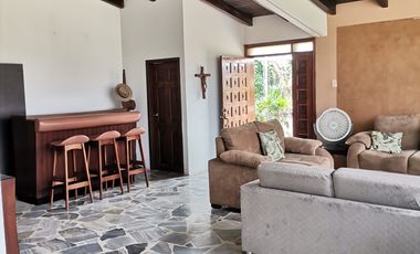 Casa en entorno campestre.