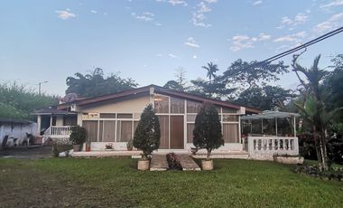 Casa en entorno campestre.