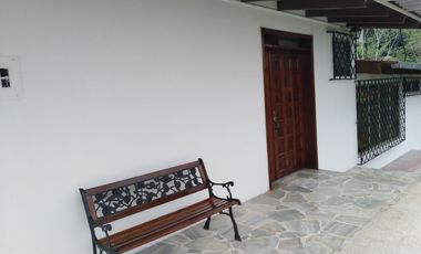 Casa en entorno campestre.