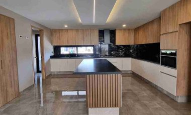 Residencia en Venta en Lomas 1