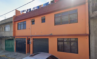 CASA BONITA Y EN BUEN ESTADO DE 2 PISOS .....OPORTUNIDAD!!!!