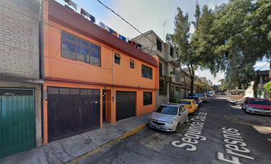 CASA BONITA Y EN BUEN ESTADO DE 2 PISOS .....OPORTUNIDAD!!!!