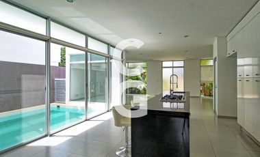 Casa en Venta en Cancun en Residencial Cumbres con Alberca