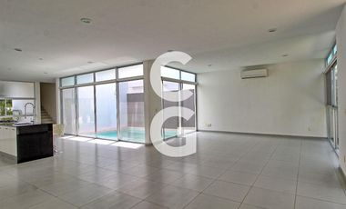 Casa en Venta en Cancun en Residencial Cumbres con Alberca