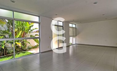 Casa en Venta en Cancun en Residencial Cumbres con Alberca