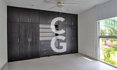 Casa en Venta en Cancun en Residencial Cumbres con Alberca