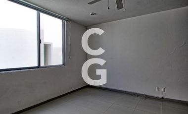 Casa en Venta en Cancun en Residencial Cumbres con Alberca