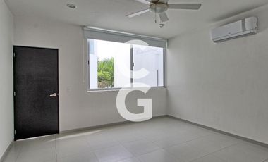 Casa en Venta en Cancun en Residencial Cumbres con Alberca