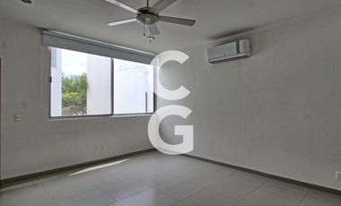 Casa en Venta en Cancun en Residencial Cumbres con Alberca