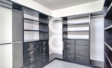 Casa en Venta en Cancun en Residencial Cumbres con Alberca