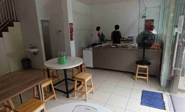 Dijual Cepat 2 Unit Ruko 2 Lantai Gandeng di Jalan Utama, Rumah Makan Padang Lengkap dengan Perabotan.