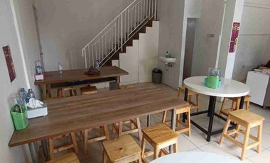 Dijual Cepat 2 Unit Ruko 2 Lantai Gandeng di Jalan Utama, Rumah Makan Padang Lengkap dengan Perabotan.