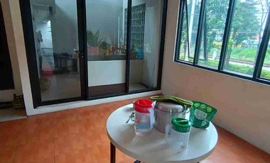 Dijual Cepat 2 Unit Ruko 2 Lantai Gandeng di Jalan Utama, Rumah Makan Padang Lengkap dengan Perabotan.