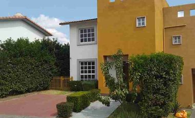 Se vende casa grande en privada dentro de fraccionamiento villas del campo, Calimaya, Estado de México