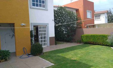 Se vende casa grande en privada dentro de fraccionamiento villas del campo, Calimaya, Estado de México