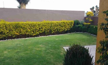 Se vende casa grande en privada dentro de fraccionamiento villas del campo, Calimaya, Estado de México