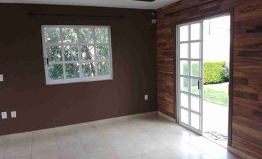 Se vende casa grande en privada dentro de fraccionamiento villas del campo, Calimaya, Estado de México