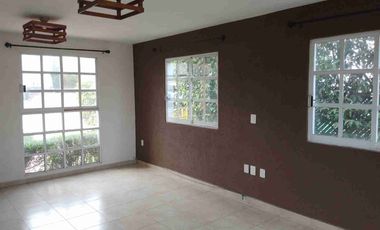 Se vende casa grande en privada dentro de fraccionamiento villas del campo, Calimaya, Estado de México