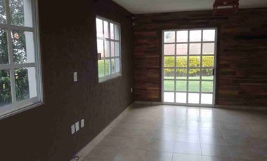 Se vende casa grande en privada dentro de fraccionamiento villas del campo, Calimaya, Estado de México